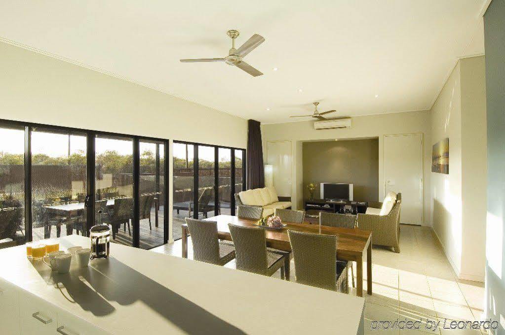 Oaks Cable Beach Resort Bagian luar foto