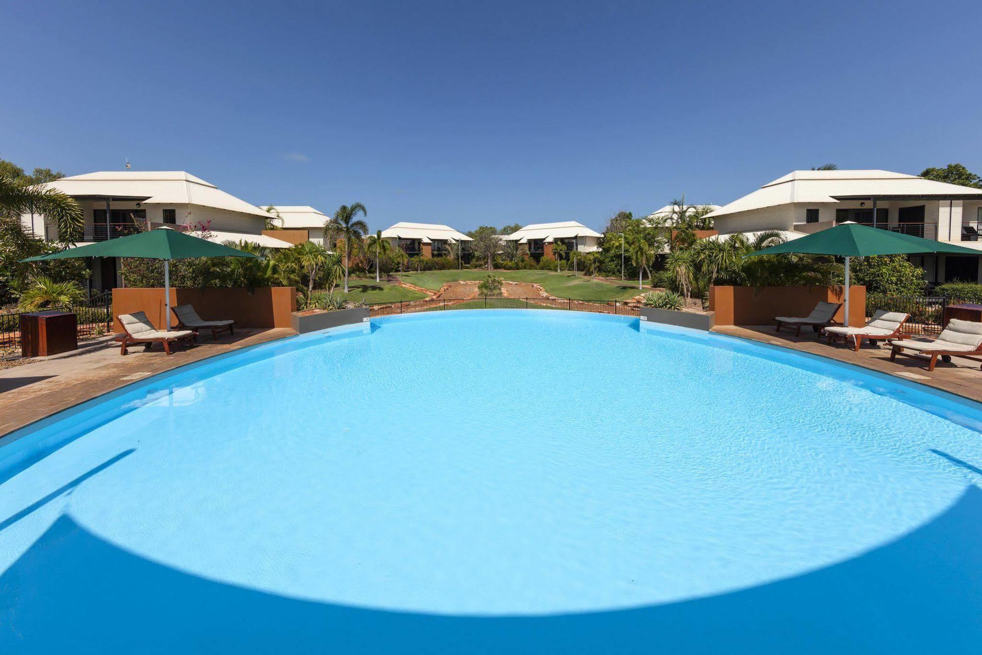 Oaks Cable Beach Resort Bagian luar foto