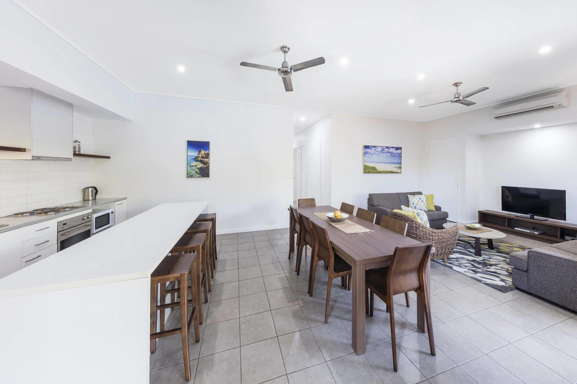 Oaks Cable Beach Resort Bagian luar foto
